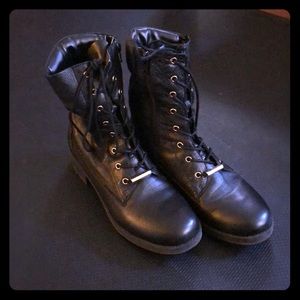 Women’s size 8 Aldo Kandy lace up boot